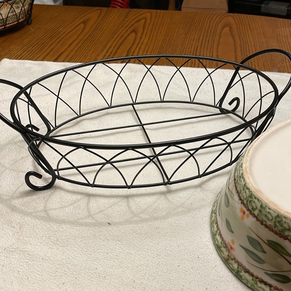 Temp-tations by Tara Presentable Ovenware Large Bowl, including Metal Carrier - Picture 4 of 4